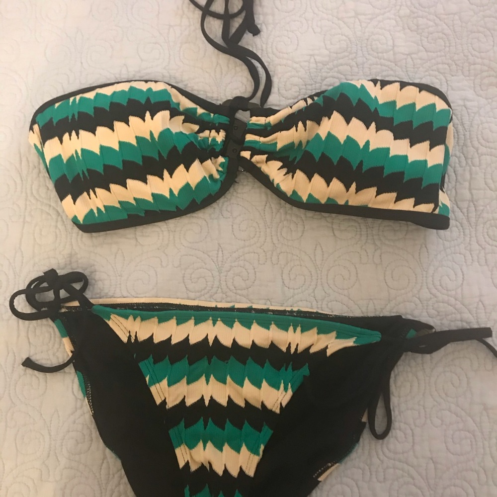 Bikini 👙 Art Deco vibrant colors amazing fit